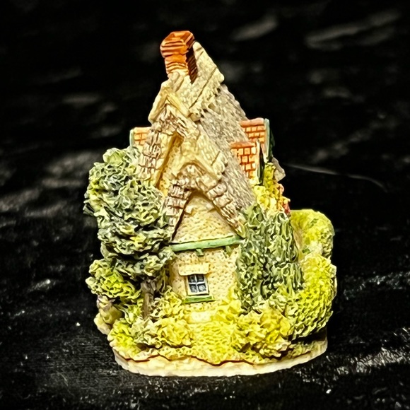 Lilliput Lane - Cotman Cottage Miniature - Dream Miniatures Collection - Picture 5 of 8
